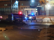 فيديو: منتصف الليلة - الشرطة تُغلق مقطعاً قرب دوار الساعة لمعالجة جسم مشبوه