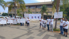 بالصور: تظاهرة لعائلات ضحايا شاحنة الموت أمام المحكمة للمطالبة بمعاقبة السائق