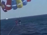 فيديو صادم - قرش ينهش قدم مظلي أردني في العقبة