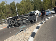 انقلاب مركبة بحادث طرق ذاتي بحي دهمش 