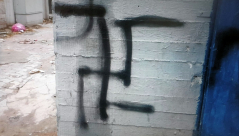   الشرطة: اعتقال قاصر "13 عاماً" بشبهة رش الصليب المعكوف في الرملة 