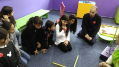 طلاب وطالبات مشروع التعليم الى القمم في زيارة لمركز العلوم ومتحف الأطفال 