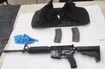  اللد: ضبط مسدس وبندقية واعتقال مشتبهين