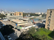 فيديو: البلدية تُباشر بهدم مبنى المركز الجماهيري "بيت تشيرنر" تمهيداً لانشاء كانتري جديد