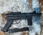 اللد: ضبط سلاح "كارلو" في حي المحطة واعتقال مشتبه 