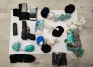  اللد: ضبط مسدس وأنواع مختلفة من السموم واعتقال مشتبه 