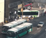 فيديو: لحظة اصطدام سائق حافلة بمحل تجاري في تل ابيب 