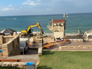 فيديو: ازالة برج الانقاذ من أمام شاطئ العجمي بيافا