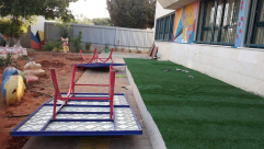  فيديو: تخريب وتكسير ممتلكات وخلع أشجار في مدرسة الزهراء الابتدائية بمدينة اللد