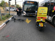 فيديو: إصابة بالغة لسائق دراجة هوائية بحادث دهس بالمدينة 