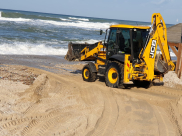  البلدية تستعد لمواجهة العاصفة المقبلة على شاطئ يافا 