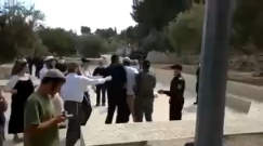   شاهد: شجار بين المقتحمين اليهود في باحات الأقصى 