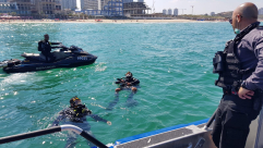 فيديو: آخر تطورات أعمال البحث عن الشاب المفقود على شاطئ يافا 