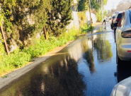 بالفيديو: اغلاق شوارع بعد تسرّب كميات كبيرة من الزيت في حي المحطة باللد