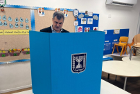 يافا: المرشح أمير بدران يُدلي بصوته ويدعو أهالي المدينة للتصويت 