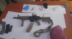 اللد: اعتقال مشتبهين بعد العثور على أسلحة وذخيرة وسموم 