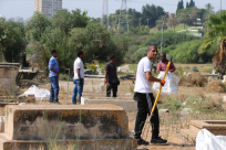  بالفيديو: لجنة اكرام الميت تُنظم حملتها الشهرية لتنظيف مقبرة طاسو بيافا 