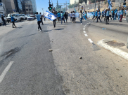  الشرطة تُعلن سيطرتها على التظاهرات بتل أبيب.. 155 مصاب و41 معتقل 