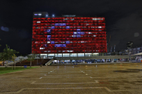 اضاءة مبنى بلدية تل ابيب بالعلم التركي 