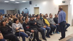 لقاء يجمع طلاب واولياء أمور مدرستي اجيال الثانوية و"كلاعي" قبل سفرهم للصين