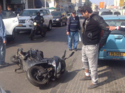  بالصور: إصابة شخصين بحادث طرق بين دراجة ومركبة وسط مدينة يافا 