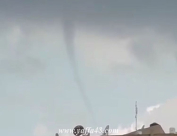  بالفيديو: إعصار "تورنادو" قمعي صغير يتشكل في مدينة يافا 