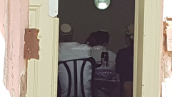  شاهد - يافا: المستوطنون يقيمون طقوساً دينية واحتفالات صاخبة داخل احد بيوت العرقتنجي 