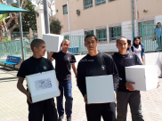  بالصور: طلاب الثانوية الشاملة يجهّزون الطرود الغذائية في يوم الاعمال الخيرية