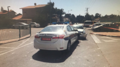 الرملة : سائق دون رخصة قيادة يهرب مصطدماً بسيارة الشرطة ويصيب 3 افراد بجروح