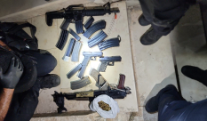  اللد: ضبط أسلحة وكميات من الذخيرة واعتقال 3 مشتبهين 