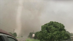 اعصار مدمر يقترب من الولايات المتحدة.. وترامب يعلن حالة الطوارئ