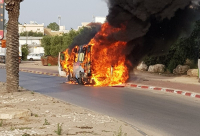 احتراق مركبة في مدينة اللد دون وقوع اصابات 