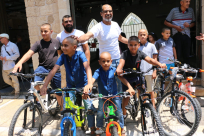 فيديو: الاعلان عن اسماء الاطفال الفائزين بدراجات هوائية بمسجد السكسك