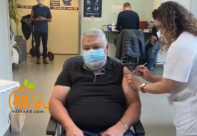 الحاج سامي أبو العافية أول من يتلقى لقاح كورونا في مدينة يافا 