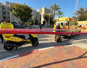 اللد: شاهد لحظة انفجار مركبة واصابة طفيفة لراكبها