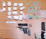 الشرطة: ضبط سلاح وسموم داخل شقة بيافا واعتقال مشتبه 