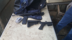  صور - الشرطة: العثور على أسلحة داخل ثلاجة باللد واعتقال مشتبه 