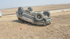 بالصور: اصابة 3 أشخاص بانقلاب مركبة لمواطن من يافا في منطقة "جديرا"