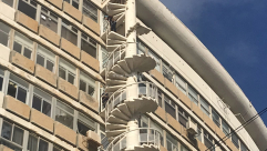  بالفيديو: في اللحظة الأخيرة - انقاذ مواطن من الانتحار شمال يافا 