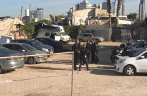 بالفيديو: شخص يهدد بتفجير نفسه باسطوانة غاز رفضاً لإخلائه من بيته في يافا 