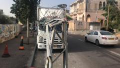 يافا: اغلاق شارع ييفت بعد اصطدام شاحنة بعامود كهرباء 