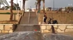  بالفيديو: مواطن يرصد فيضان المياه على شاطئ بحر يافا بعد موجة الأمطار الغزيرة مؤخراً