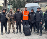 عثر عليها تحت الأنقاض.. تركي يسلم الشرطة حقيبة بها 4 ملايين دولار