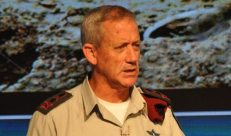 غانتس يفتتح حملته الانتخابية بتهديد حماس: أنصح يحيى سنوار ألا يختبرني ثانية