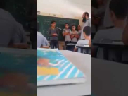 فيديو - معلم يضرب تلاميذه بعنف في احد مدارس غزة والوزارة توقفه عن العمل