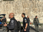 قتيل و8 إصابات بعملية إطلاق نار قرب حاجز الزعيم شرق القدس