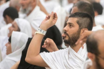 الحجاج يبدأون رمي الجمرات في أول أيام عيد الاضحى