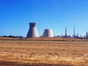  انهيار أحد مباني تكرير النفط الشهيرة والتاريخية في منطقة خليج حيفا