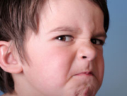 ابني عنيد وعصبي ولا يسمع الكلام !! ... ما العمل ؟!