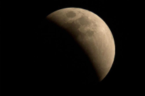  "خسوف القرن" في فلسطين الجمعة المقبل